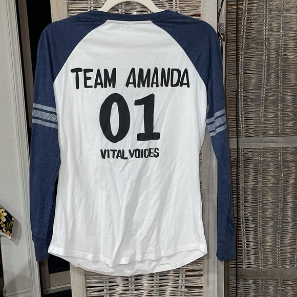 Amanda G TShirt with logo; long sleeve V neck - Picture 4 of 5